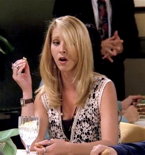 656 Outfits Phoebe Buffay Wore On 'Friends' | Fashion Paradoxes | Friends hairstyles, Pheobe ...