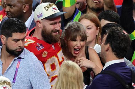 Travis Kelce Reveals He & Taylor Swift Love to Cook Together: Watch