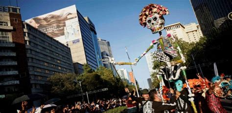 Thousands flock to Day of the Dead parade in Mexico City