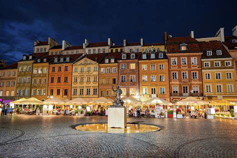 Old Town Market Square At Night In Warsaw Photograph by Artur Bogacki ...