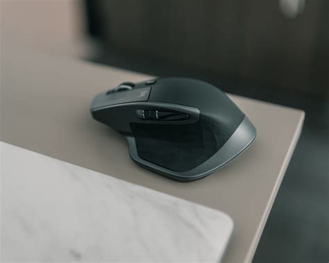 A black computer mouse photo – Free Grey Image on Unsplash