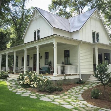 15 Beautiful White Farmhouses | Home Stories A to Z