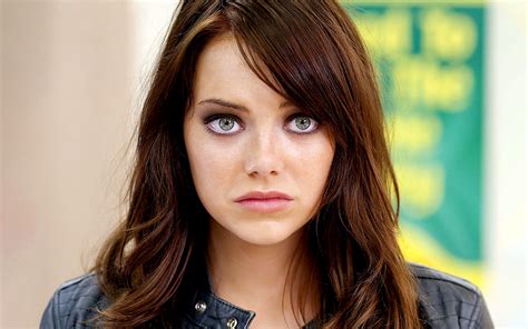 Emma Stone Actress Zombieland Eyes Angry Looking At Viewer Wallpaper ...