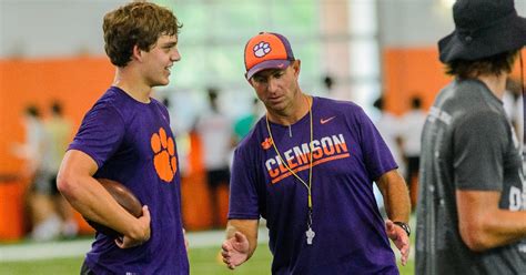 Arch Manning arrives, creates a stir, and then impresses during Saturday workout – Charleston ...