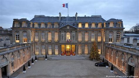 France: Emmanuel Macron closes Elysee press room | News | DW | 14.02.2018