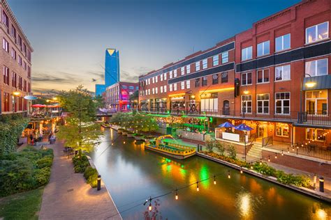 奥克拉荷马市, 俄克拉何马州, 美国城市景观在黄昏 Bricktown.高清摄影大图-千库网