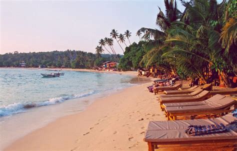 Unawatuna Beach ~ Tour Guide to Sri Lanka