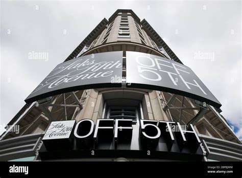 Saks off 5th avenue hi-res stock photography and images - Alamy