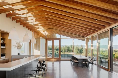 This Oregon winery’s tasting room spotlights its lush surroundings ...