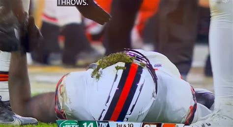 Elijah Moore has seizure after being hit in Browns-Jets game