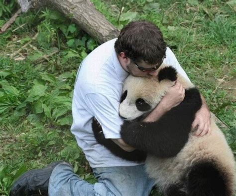 13 pictures of humans hugging animals that will make you feel better