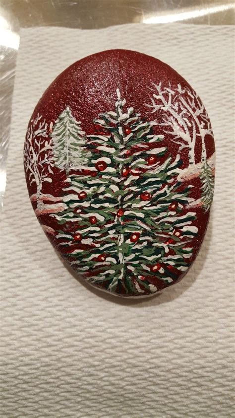 Red rock tree | Christmas pebble art, Rock painting patterns, Rock ...