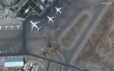 Maxar satellite images show thousands of people at Kabul airport ...