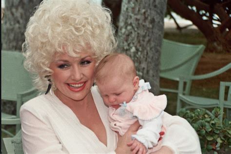 Dolly Parton Gives Free Books by Mail to Children All Over the World ...