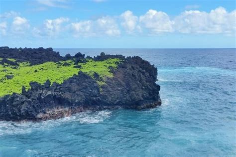 Hiking the Waianapanapa Coastal Trail for 30 minutes 🌋 How much time do you need in Waianapanapa ...