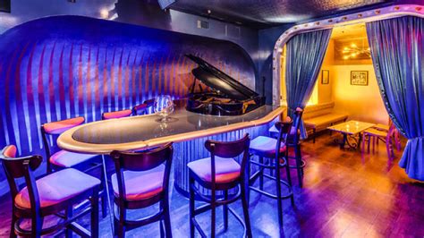 Find a piano bar in NYC with great karaoke and cabaret