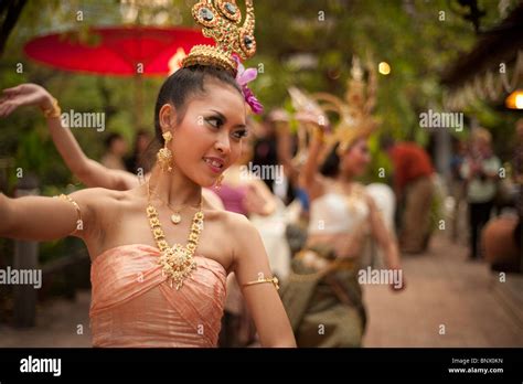 Thai women dancing in traditional dress at Siam Niramit, Bangkok, Thailand, Asia Stock Photo - Alamy