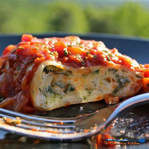 Spinach Lasagna Rolls {A Meatless Monday Recipe