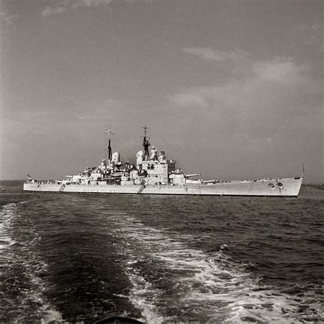 Battleship HMS Vanguard on a fleet visit in Oslo, June 21, 1954.[4000 × 4000] : r/WarshipPorn