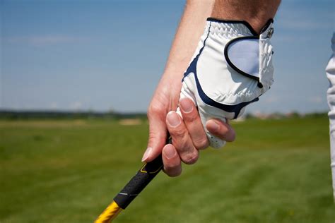 Three Common Grips in Golf with Pros and Cons for Each | Foresight Sports