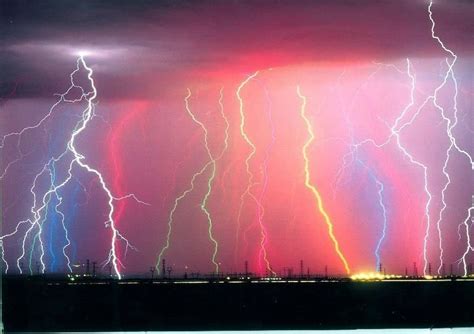 10 Terrifying Photographs Of Lightning Striking