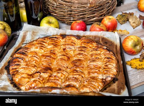 an apple pie with red and yellow apples Stock Photo - Alamy