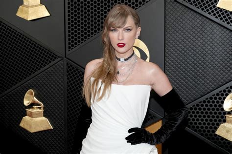 Taylor Swift Breaks Grammy Record, Announces New Album