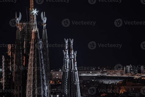 Night view of the La Sagrada Familia cathedral. Impressive cathedral ...