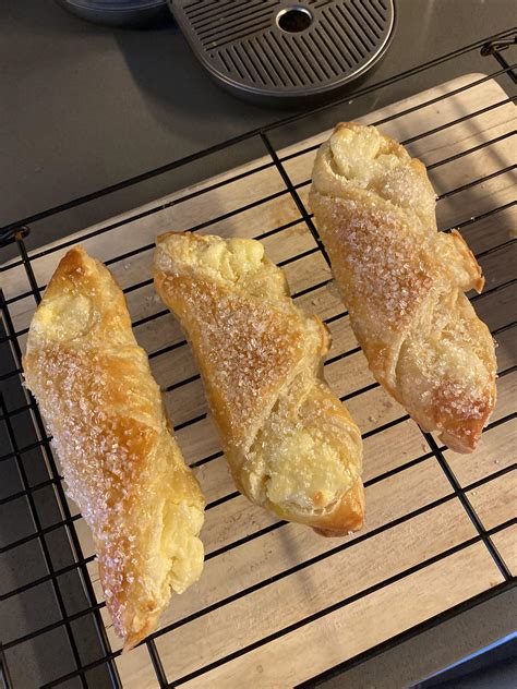 My first attempt at pastelitos de queso - my fave! : r/CubanFood