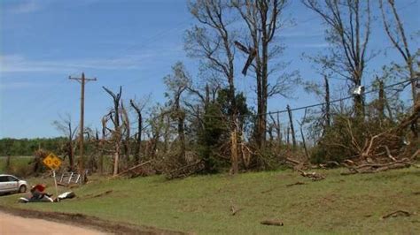 Shawnee Tornado Victims Begin To Pick Up Pieces