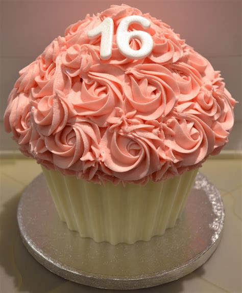 Little Paper Cakes: 16th Birthday Giant Cupcake