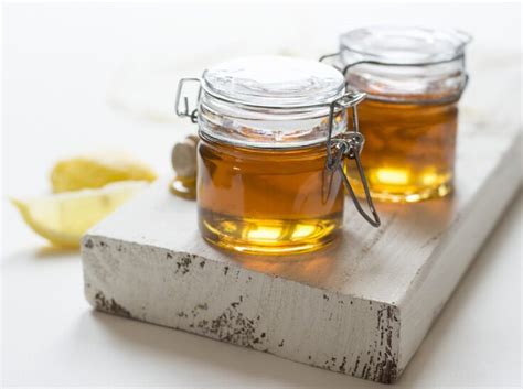 How to Substitute Honey For Sugar