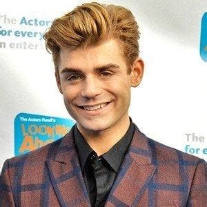 Garrett Clayton - Bio, Facts, Family | Famous Birthdays