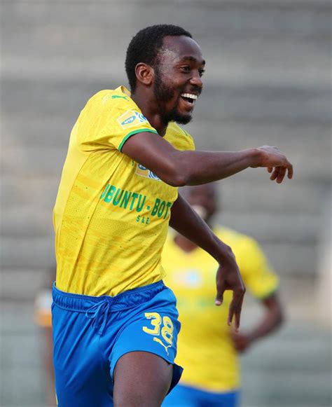 Mamelodi Sundowns striker Peter Shalulile must get improved contract ...