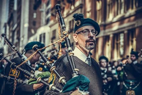 Irish Bagpipes - Facts and Guide to Uilleann Pipes - Musical Instrument Pro