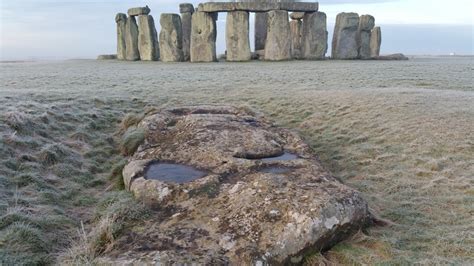 The builders of Stonehenge 5,000 years ago were almost completely wiped ...