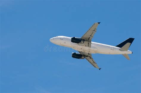 Commercial Airplane Taking Off Stock Photo - Image of airliner, jetliner: 5986190