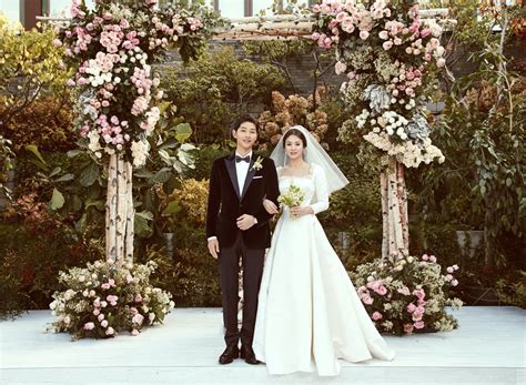 Inside Song Joong-ki and Song Hye-Kyo's wedding: from limousines to after-party and the wedding ring