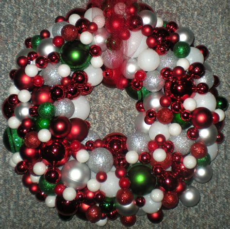 DIY Christmas Ball Wreath | Festive Holiday Decor