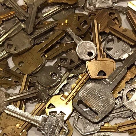 Vintage Keys In Bulk Sets Of 10 Rare Variety Of Keys For DIY | Etsy