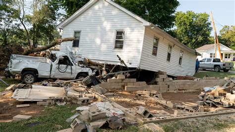 Waverly, Tennessee flooding: Hope of finding flooding survivors dims