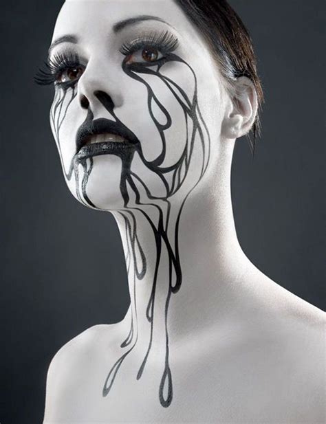 maquillage halloween noir et blanc | Face painting halloween, Makeup inspiration, Halloween ...