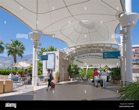 Palm Springs International Airport terminal Stock Photo - Alamy