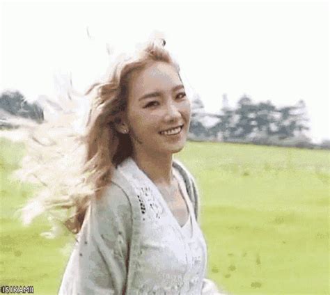 Taeyeon Smiling GIF - Taeyeon Smiling Fun - Discover & Share GIFs