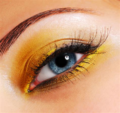 Yellow Eyeshadow is the Makeup Trend You Need This Fall - Our Fashion Trends yellow eyeshadow