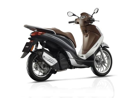 Review of Piaggio Medley 125 2018: pictures, live photos & description Piaggio Medley 125 2018 ...