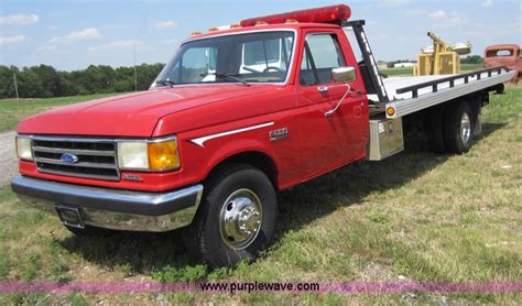 1990 Ford F350 rollback wrecker truck in Neodesha, KS | Item D5578 sold | Purple Wave