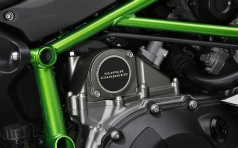 Kawasaki Ninja H2R - Officially 300hp of Hyperbike - Asphalt & Rubber