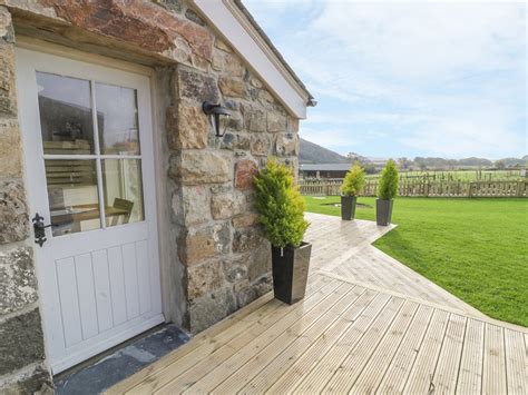 HORSESHOE COTTAGE, hot tub, enclosed garden, near Abersoch UPDATED 2022 ...