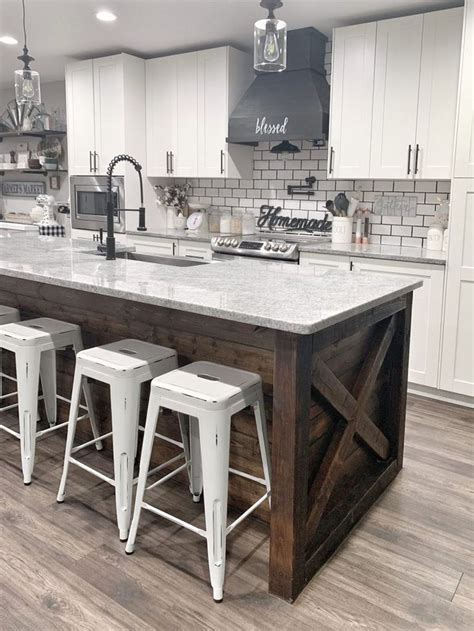 34 Stunning Farmhouse Kitchen Island Design Ideas - HMDCRTN